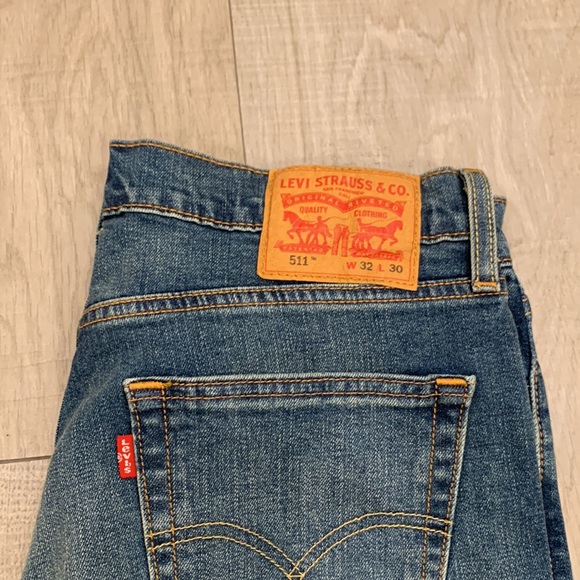 BUNDLE: Four Pairs of Levi’s Jeans - Picture 11 of 12